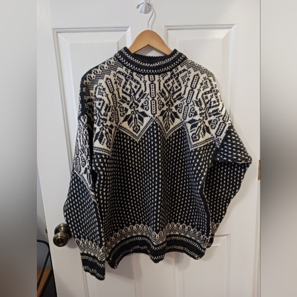 Black and White Patterned Sweater